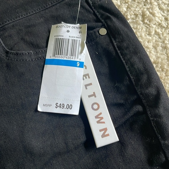 Tinseltown Jeans - Picture 4 of 5